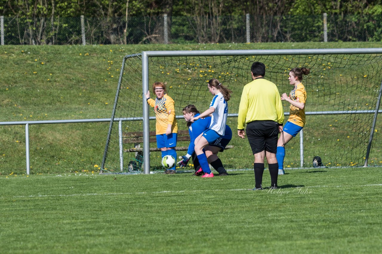 Bild 177 - B-Juniorinnen Bramstedter TS - SSV Hennstedt : Ergebnis: 3:7